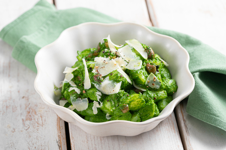 Kartoffelsalat mit Rucola-Creme