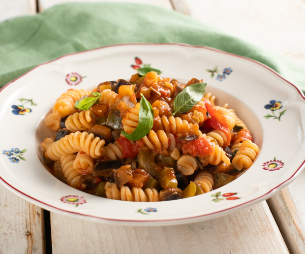 Fusilli mit Paprika und Auberginen