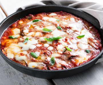 Zucchini-Parmigiana aus der Pfanne