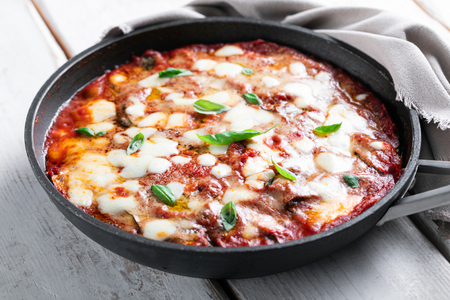 Zucchini-Parmigiana aus der Pfanne