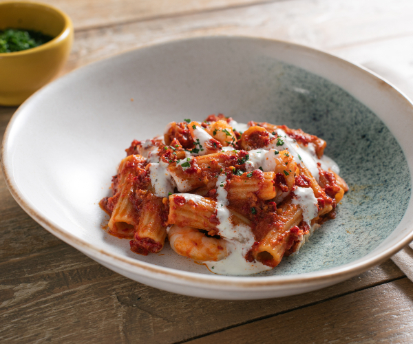 Pasta mit Nduja, Garnelen und Stracciatella