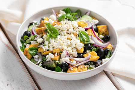 Griechischer Salat mit Frittata