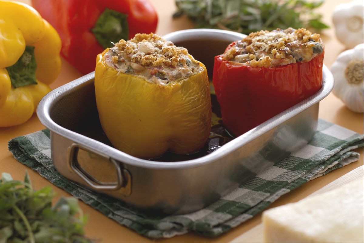 Gefüllte Paprika mit Ricotta, Auberginen und Pinienkernen