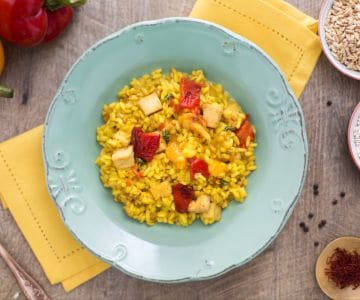 Reis, Gerste und Dinkel in Paprikasauce mit Tofu