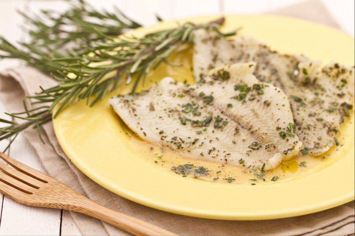 Schollenfilet mit Honig und Kräutern