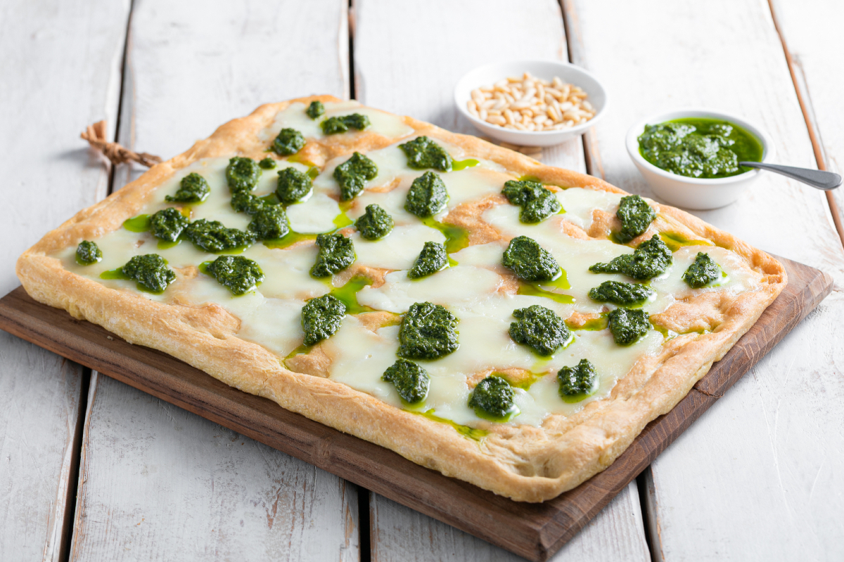 Focaccia mit Pesto und Stracchino