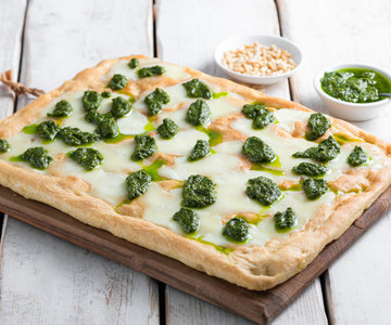 Focaccia mit Pesto und Stracchino