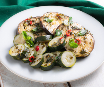 Marinierte Zucchini und Auberginen