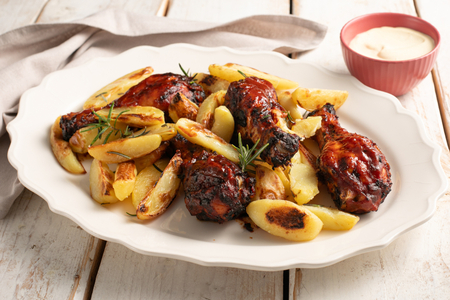 Hähnchenschenkel aus der Heißluftfritteuse mit BBQ-Sauce