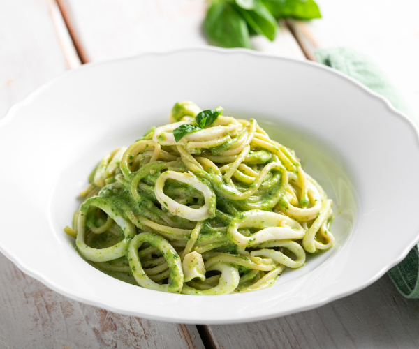 Pasta mit Pesto und Calamari