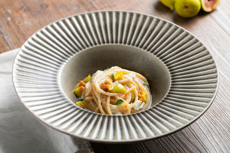 Spaghetti mit vier Käsesorten und Feigen