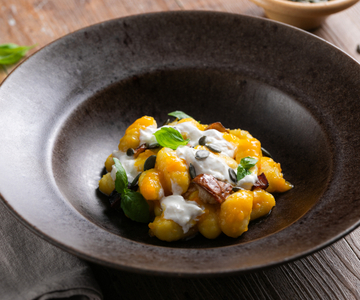 Gnocchi mit Kürbis, Steinpilzen und Burrata