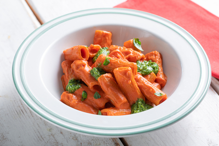 Pasta mit den 3 P: Sahne, Tomate und Pesto