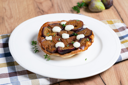 Feigen-Tatin mit Parmesancreme