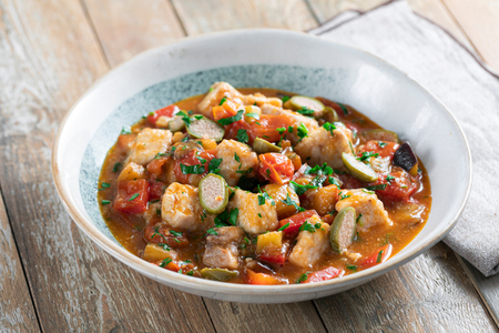 Mediterrane Schwertfisch-Häppchen