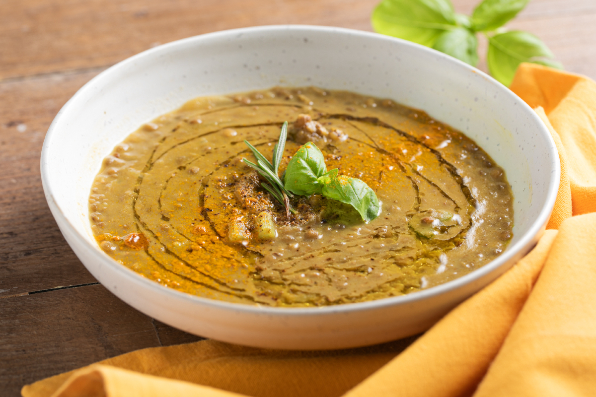 Linsensuppe mit Kurkuma und Ingwer