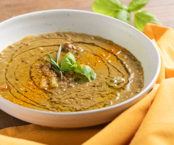 Linsensuppe mit Kurkuma und Ingwer
