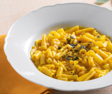 Pasta mit Kartoffelcreme, Bohnen und Safran