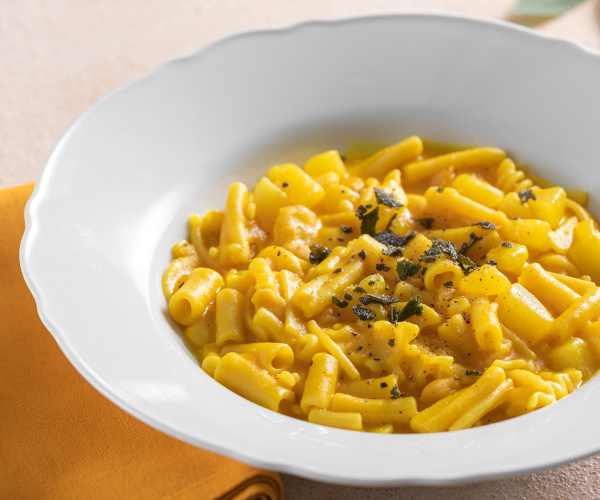 Pasta mit Kartoffelcreme, Bohnen und Safran