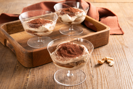 Veganes Cashew-Tiramisu
