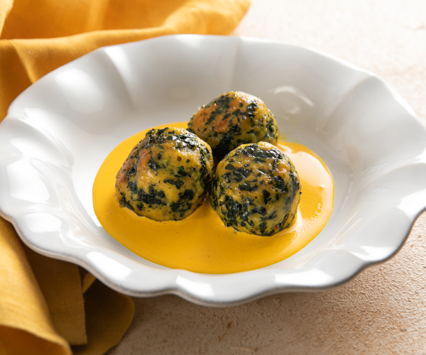 Knödel mit Schwarzkohl und Safran