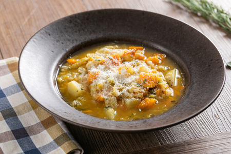 Suppe aus Wirsing und Kürbis