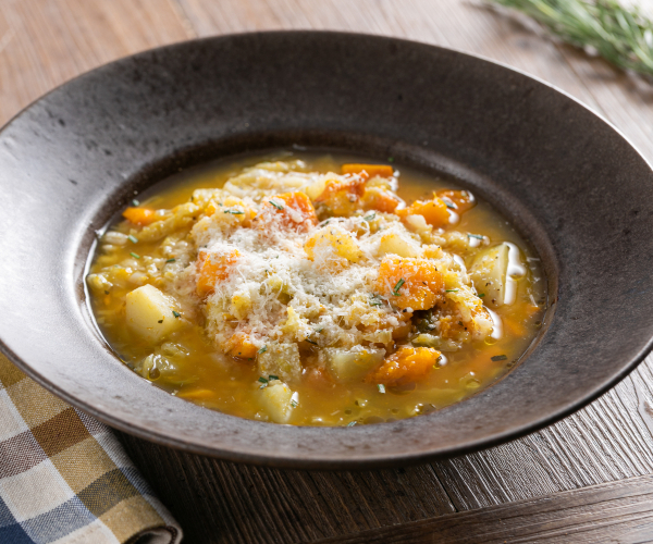 Suppe aus Wirsing und Kürbis