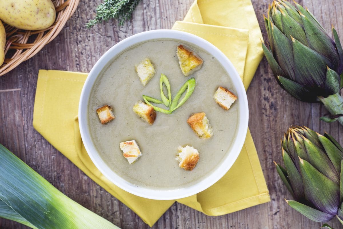 Cremesuppe aus Artischocken und Lauch