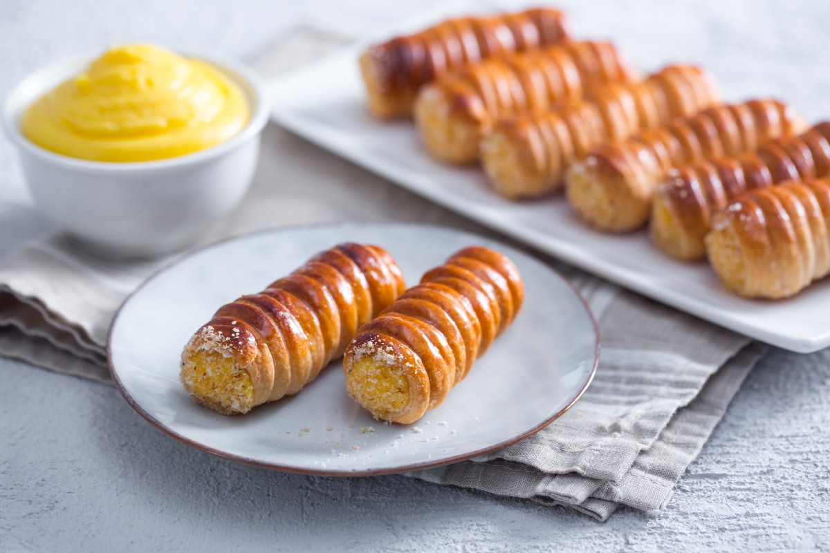 Blätterteigrollen mit Vanillecreme