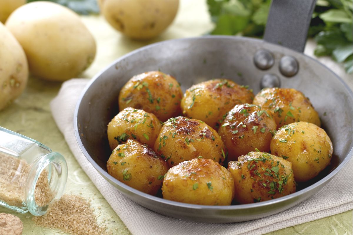 Karamellisierte junge Kartoffeln
