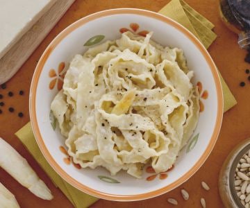 Reginette mit weißem Spargelpesto