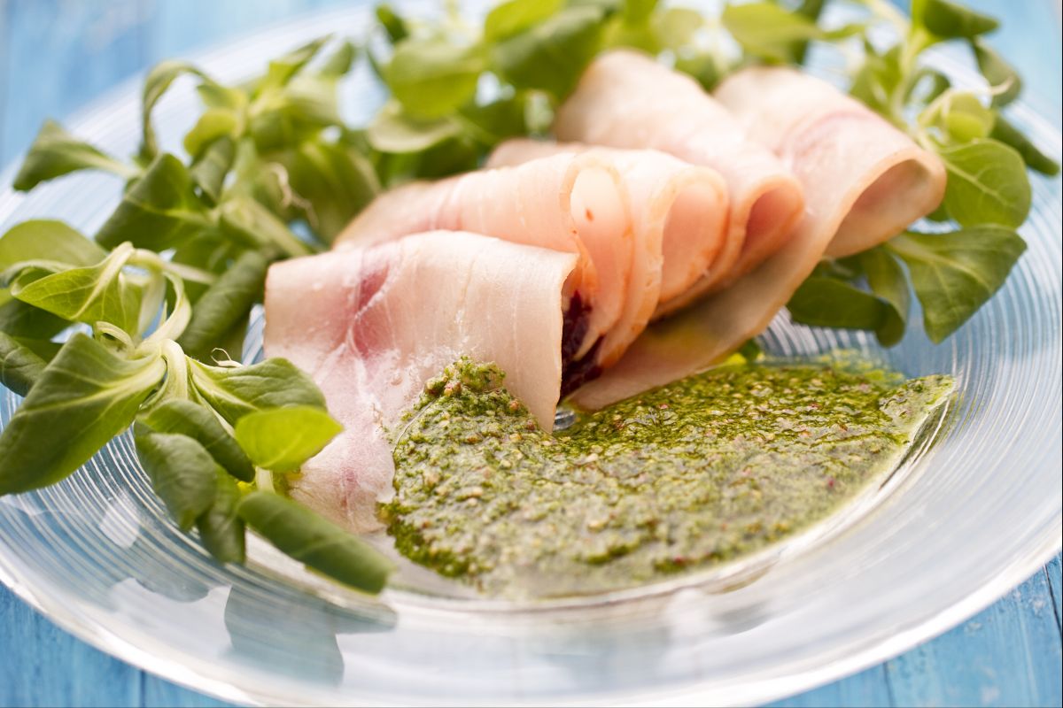 Schwertfisch-Carpaccio mit grüner Senfsauce