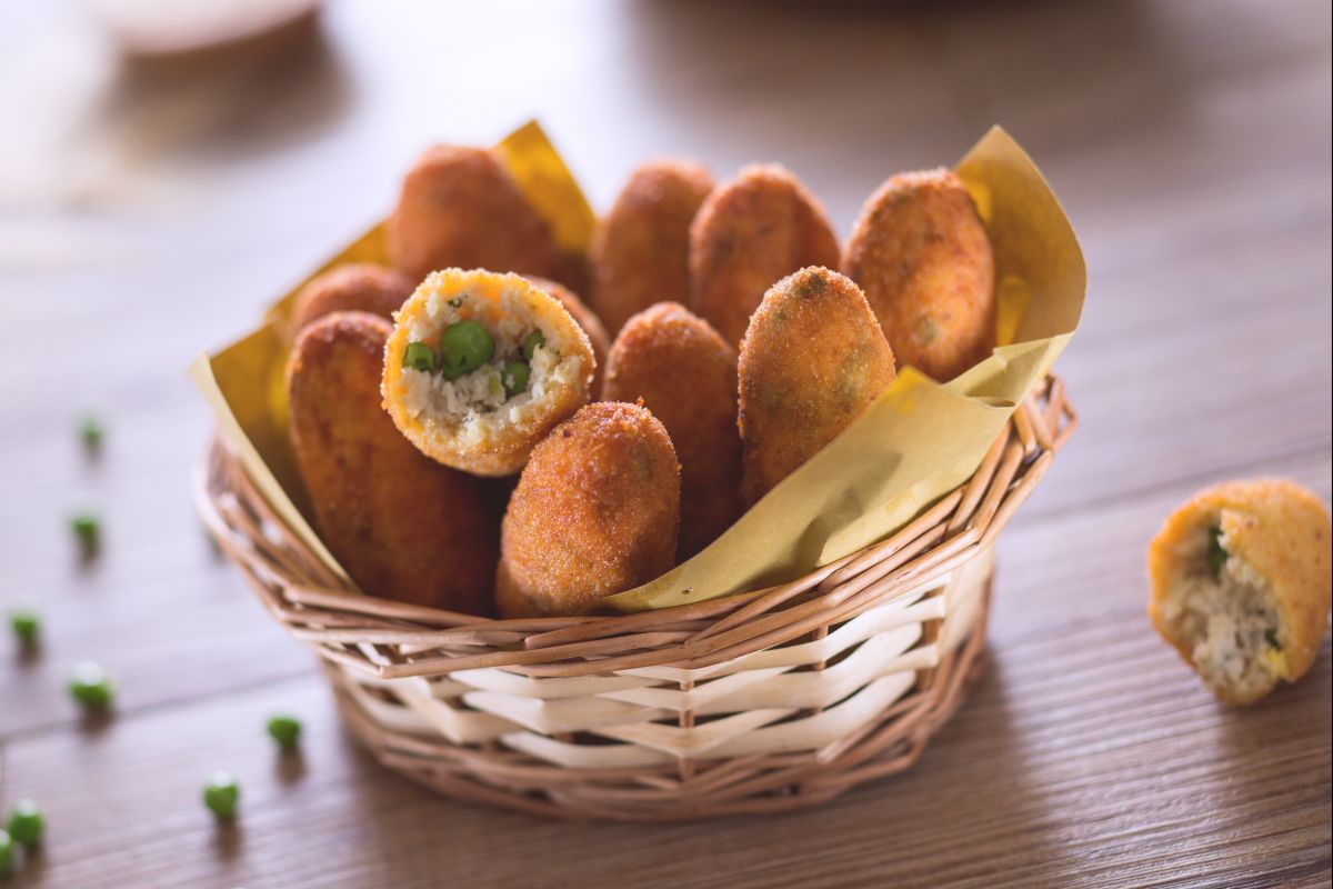 Hähnchen- und Erbsenkroketten
