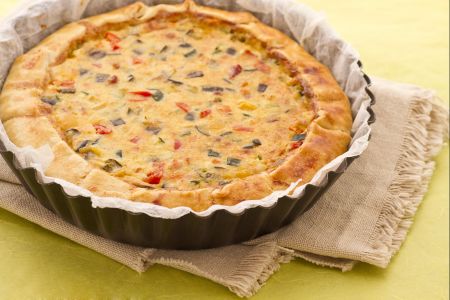 Quiche mit Gemüse und Speck