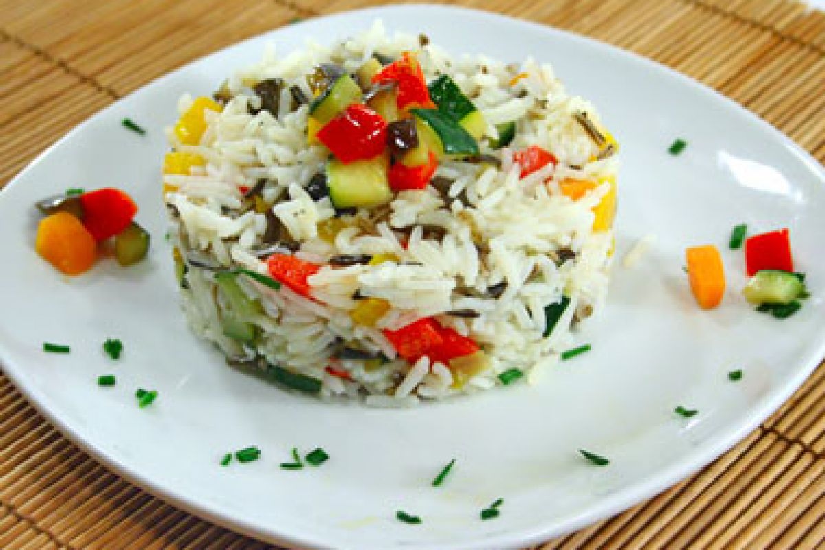 Basmati- und Wildreis-Salat mit Gemüse