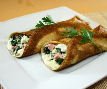 Vollkorn-Crespelle mit Schinken, Gruyère und Spinat