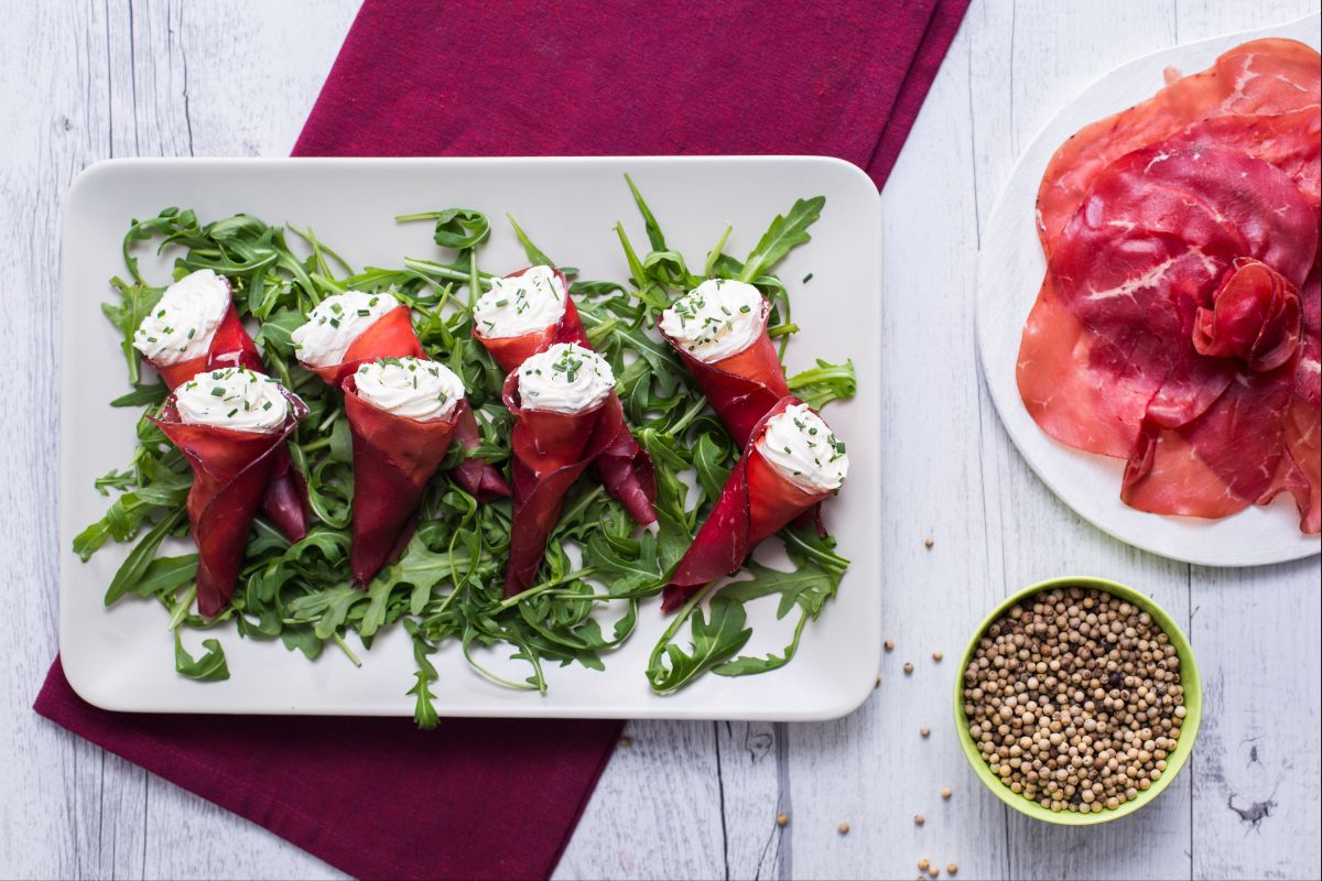 Bresaola- und Käse-Tüten