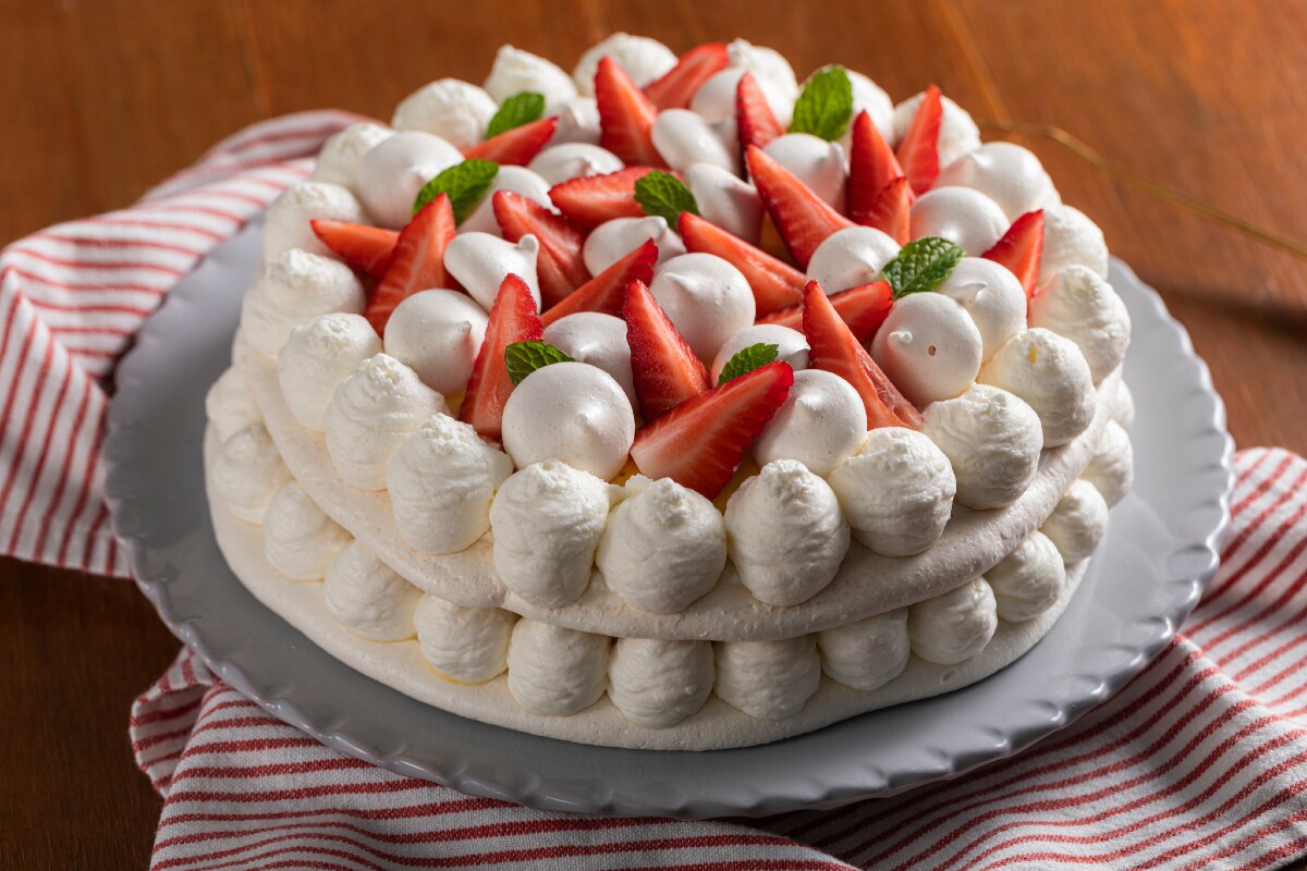 Erdbeer-Baiser-Torte