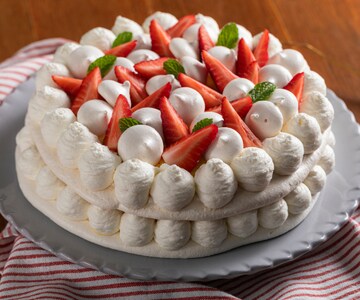 Erdbeer-Baiser-Torte