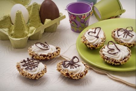 Schokoladeneier gefüllt mit Birnenmousse