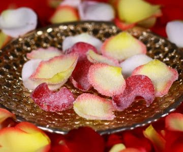 Gezuckerte Rosenblätter
