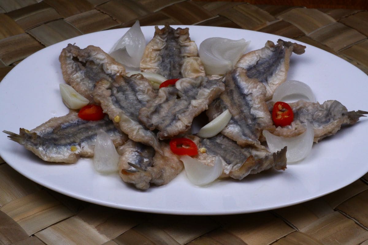 Marinierte frittierte Sardellen