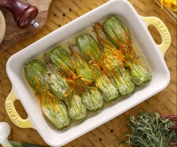 Gefüllte Zucchiniblüten mit Speck und Mozzarella