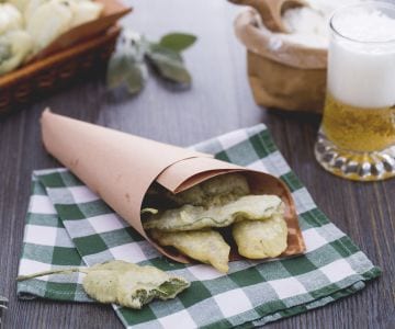 Frittierter Salbei im Teigmantel