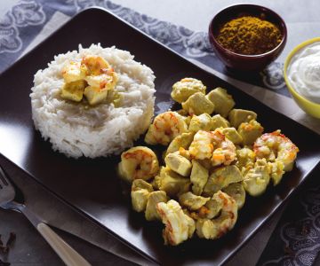 Hähnchen und Garnelen in Curry mit Basmati-Reis