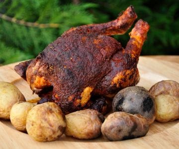 Hähnchen auf Bierdose gegart