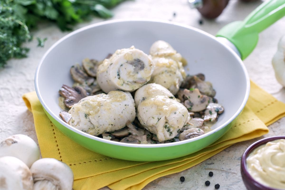Hähnchenrouladen mit Pilzen und Senfsauce