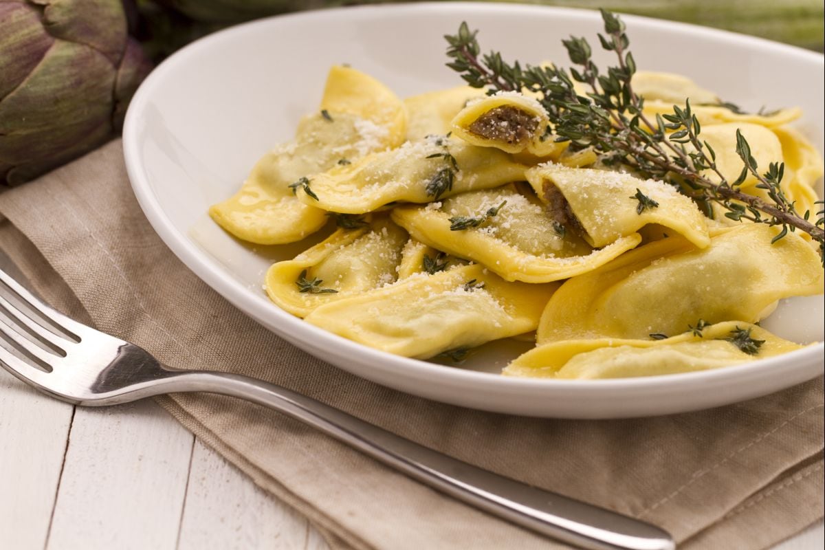 Ravioli mit Artischocken mit Thymianaroma