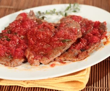 Schnitzel mit Tomaten, Thymian und Majoran