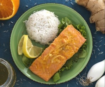 Lachs mit Zitrusfrüchten und Pilaw-Reis